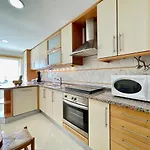 Lejlighed Pl - 300 Meters From